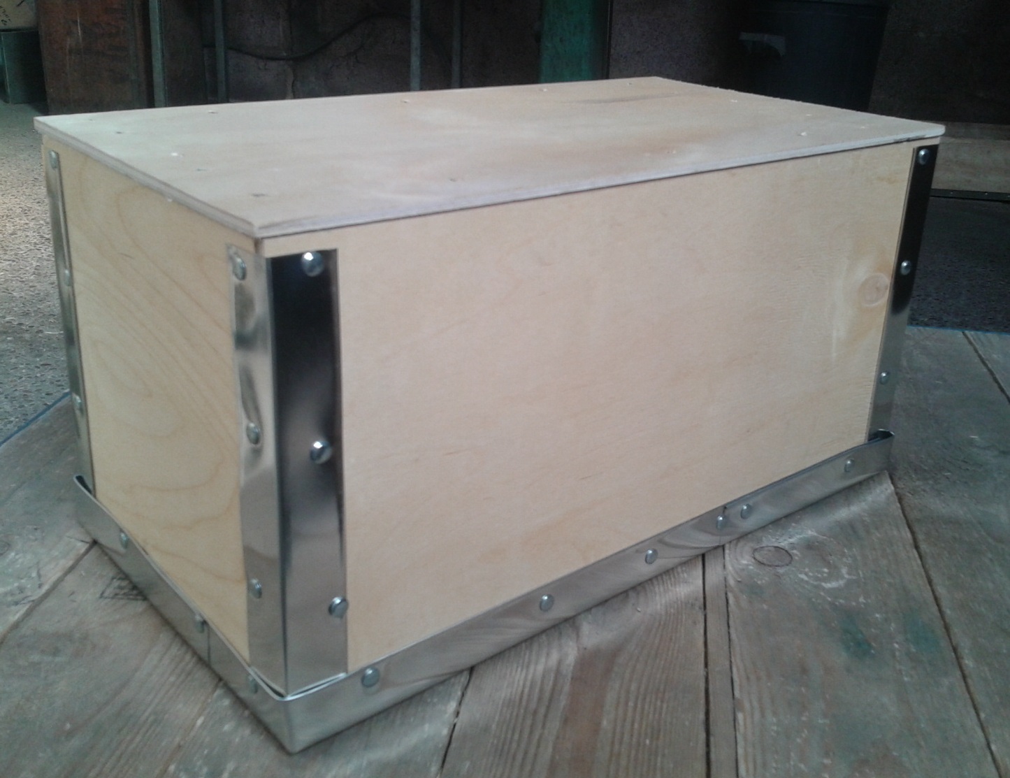 Plywood Metal Edge Case E Hammond